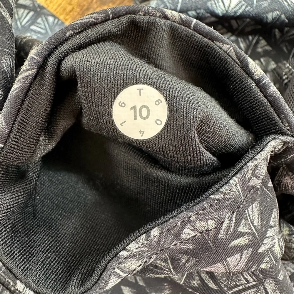 Lululemon Featherlight Light 7/8 Tight, Iridescent Multi Black Luxtreme, 10